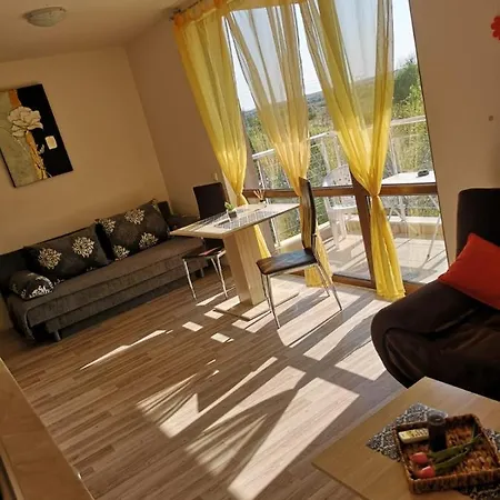 Privat In Sunny 아파트